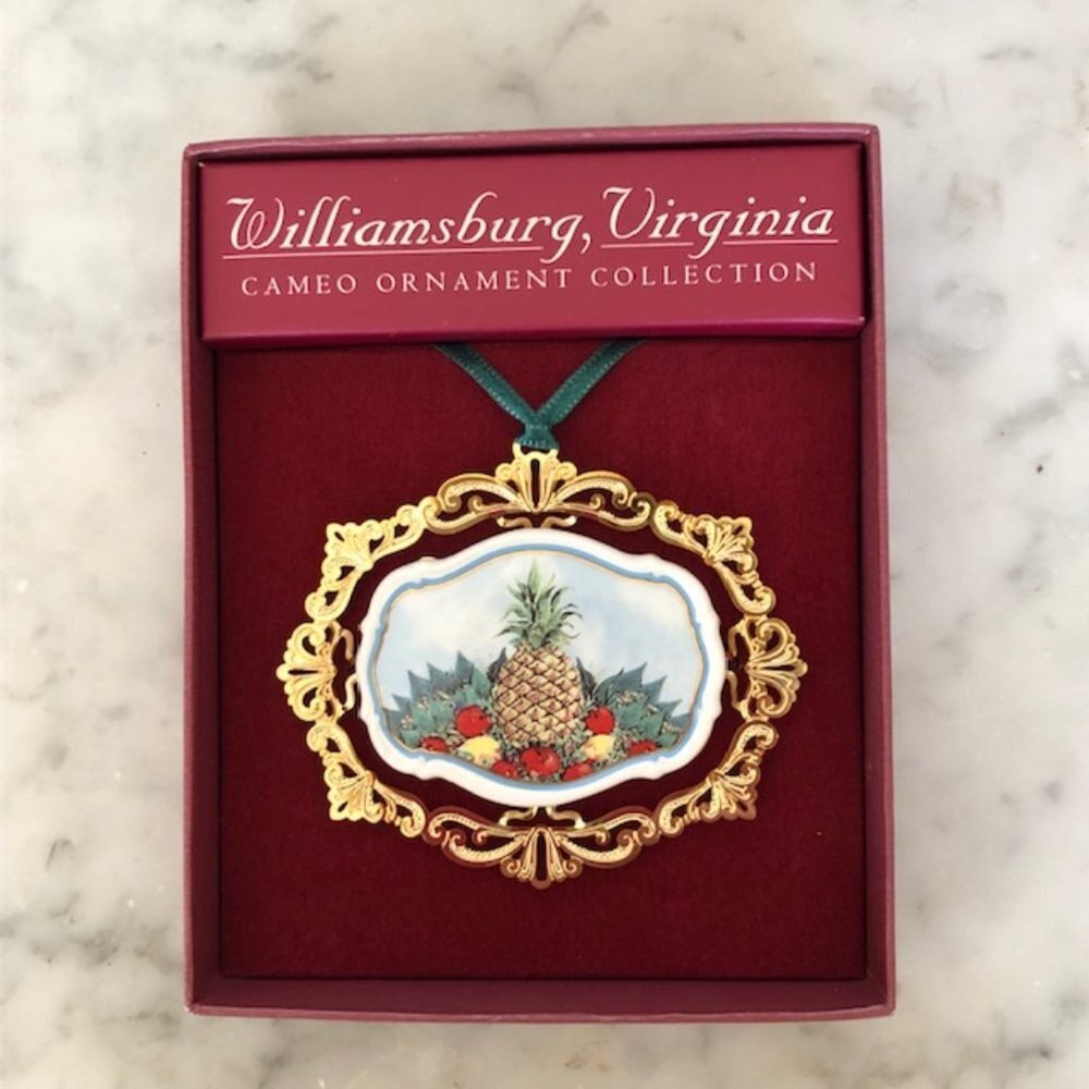 COLONIAL WILLIAMSBURG Pineapple of Hospitality Ornament 2005 Cameo Colle…